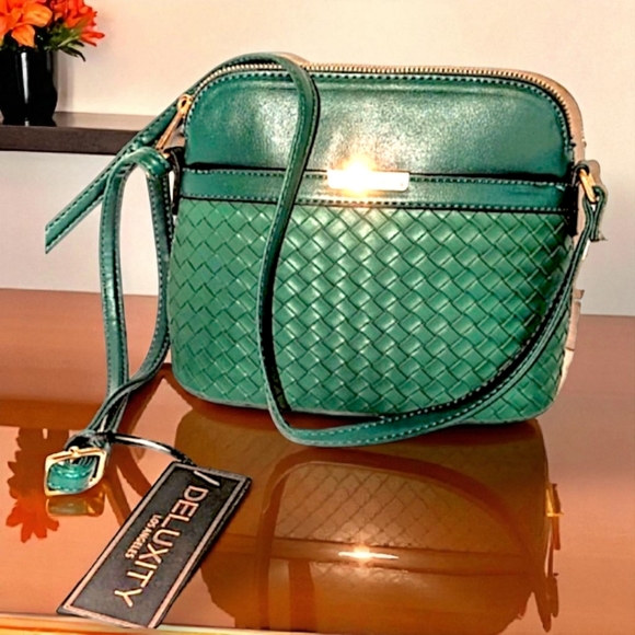 ✨NWT Deluxity L.A. Crossbody Bag In Green - Picture 2 of 11